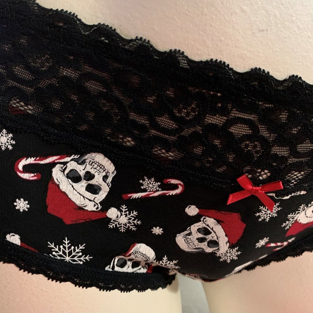 Torrid Hipster Panties Underwear Christmas Santa Skull Wide Lace Plus 4 26 - Picture 2 of 4